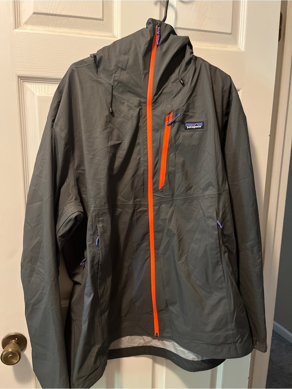 Patagonia men’s windbreaker jacket